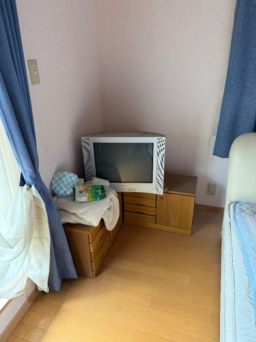 井原市 不用品回収前の2階のお部屋の様子